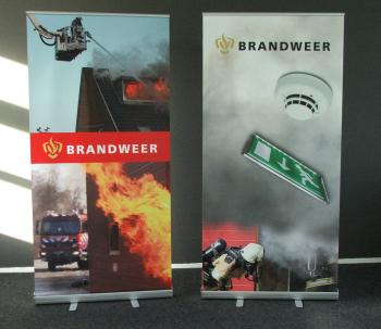  Roll up banners