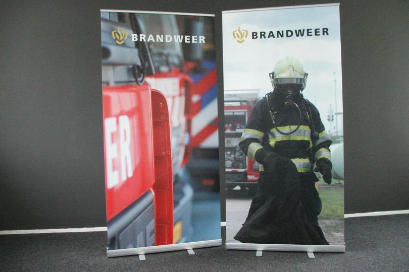  Roll up banners